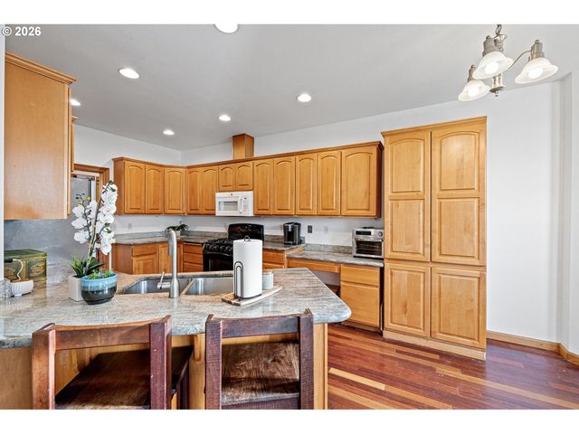 970 T St, Springfield, OR 97477