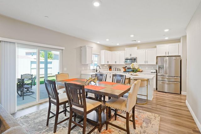 7040 Star Trail Way, Roseville, CA 95747