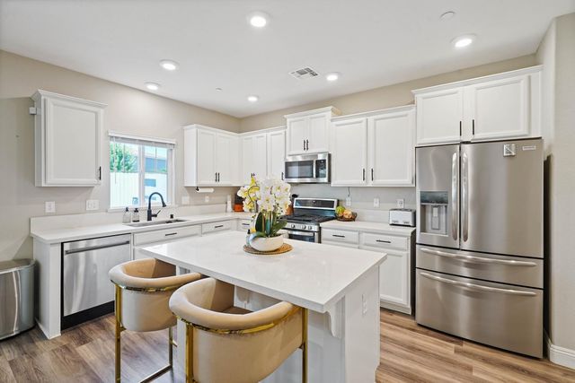 7040 Star Trail Way, Roseville, CA 95747