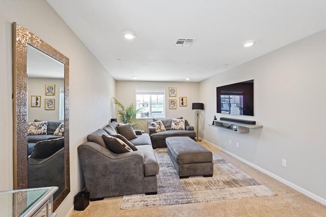 7040 Star Trail Way, Roseville, CA 95747