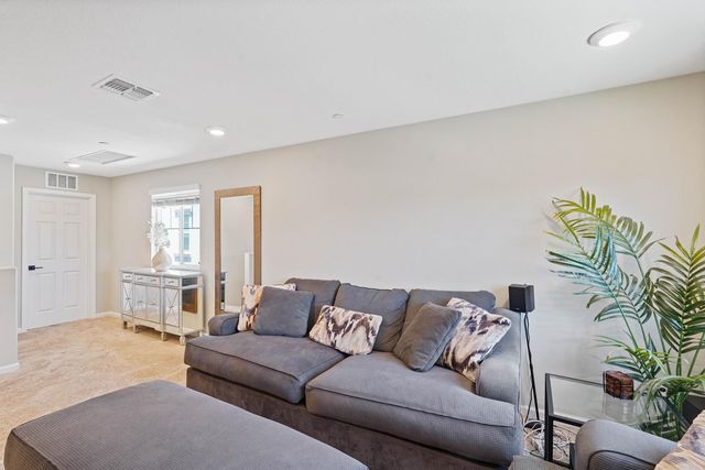 7040 Star Trail Way, Roseville, CA 95747