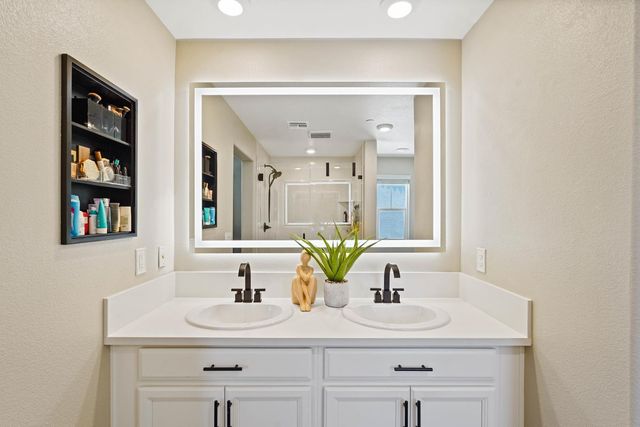 7040 Star Trail Way, Roseville, CA 95747