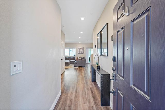 7040 Star Trail Way, Roseville, CA 95747
