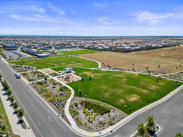 7040 Star Trail Way, Roseville, CA 95747
