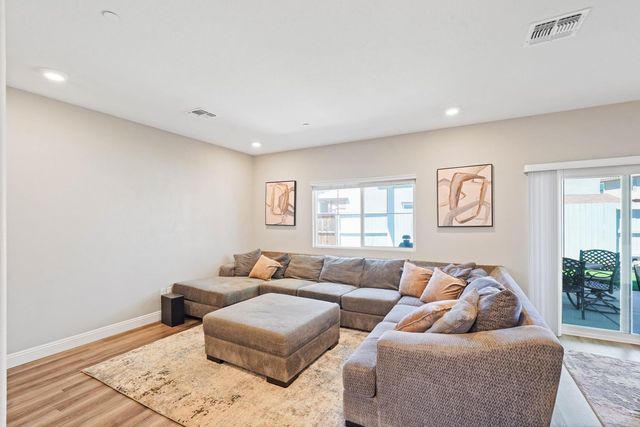 7040 Star Trail Way, Roseville, CA 95747