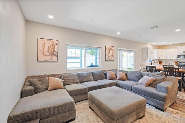 7040 Star Trail Way, Roseville, CA 95747