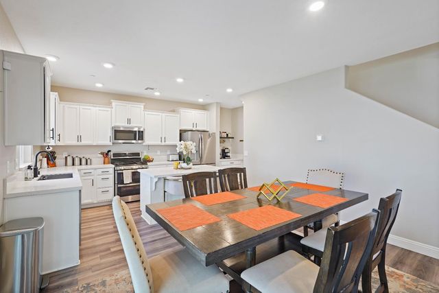 7040 Star Trail Way, Roseville, CA 95747
