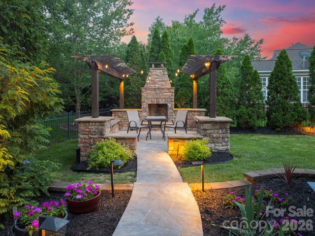 11729 Avaly Lane, Charlotte, NC 28277