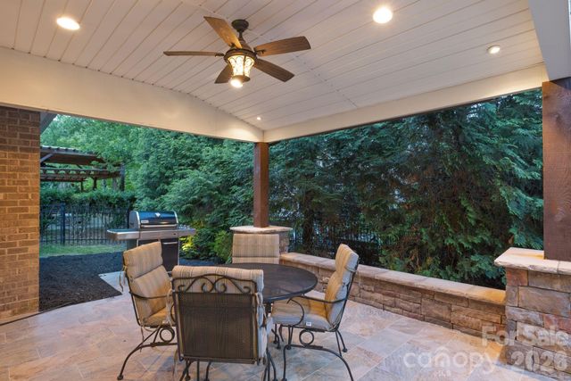 11729 Avaly Lane, Charlotte, NC 28277