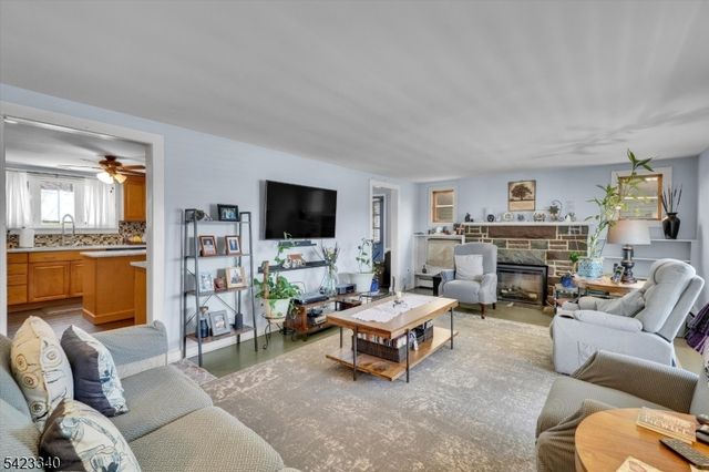 10 Hillside Ave, Milford Boro, NJ 08848