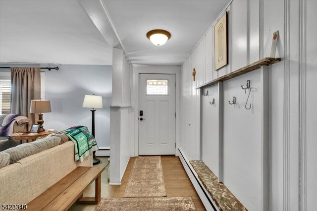 10 Hillside Ave, Milford Boro, NJ 08848