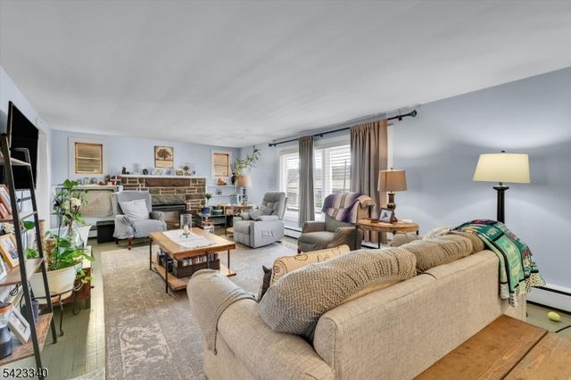 10 Hillside Ave, Milford Boro, NJ 08848