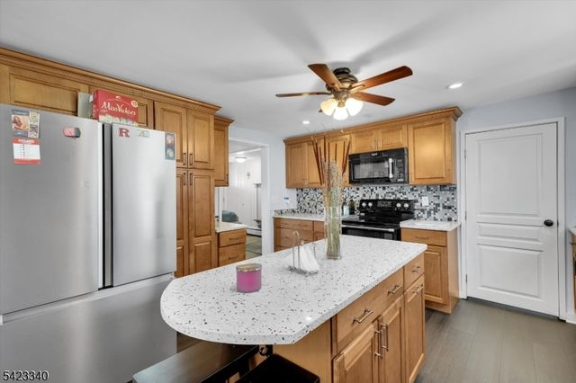 10 Hillside Ave, Milford Boro, NJ 08848