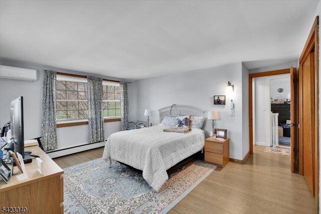 10 Hillside Ave, Milford Boro, NJ 08848