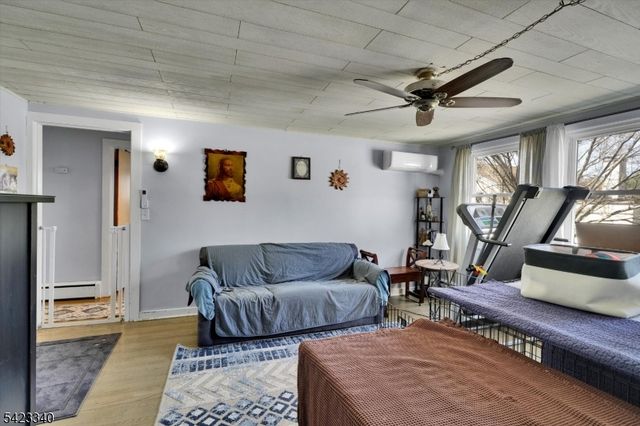 10 Hillside Ave, Milford Boro, NJ 08848