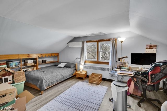 10 Hillside Ave, Milford Boro, NJ 08848