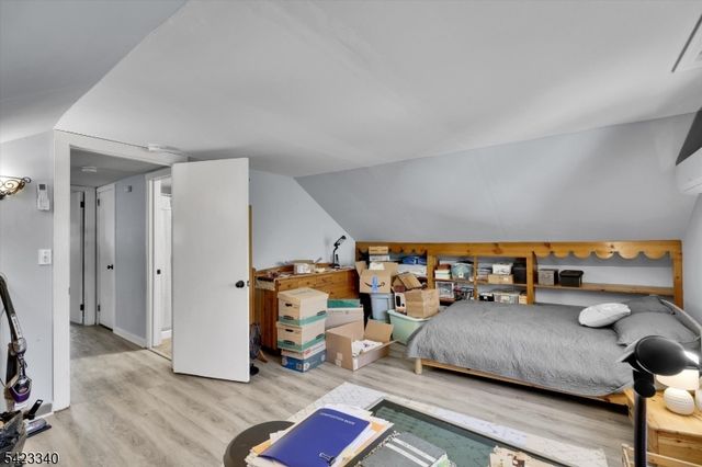 10 Hillside Ave, Milford Boro, NJ 08848