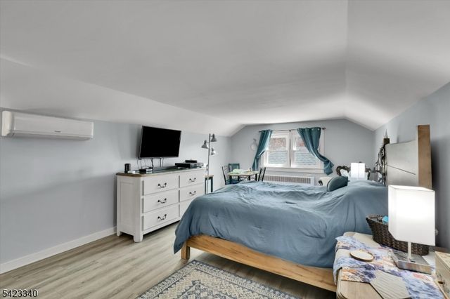 10 Hillside Ave, Milford Boro, NJ 08848