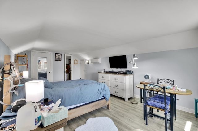 10 Hillside Ave, Milford Boro, NJ 08848