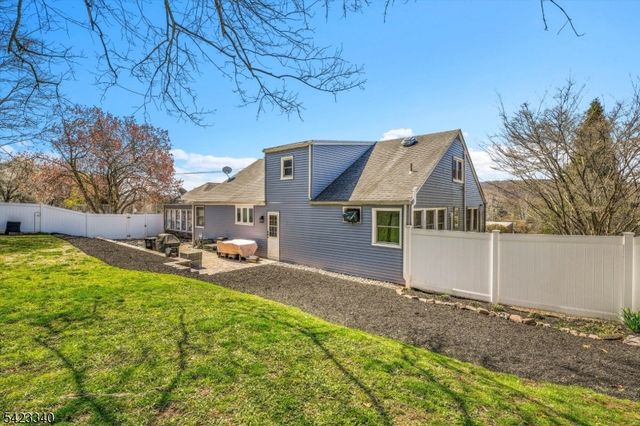 10 Hillside Ave, Milford Boro, NJ 08848