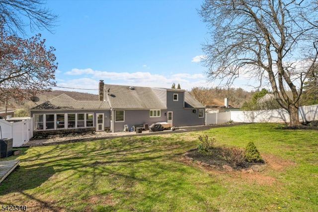 10 Hillside Ave, Milford Boro, NJ 08848