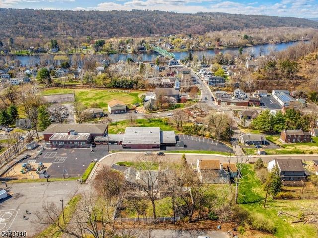 10 Hillside Ave, Milford Boro, NJ 08848