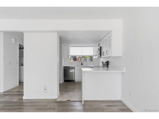 20 S Nome St B, Aurora, CO 80012