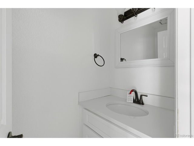 20 S Nome St B, Aurora, CO 80012