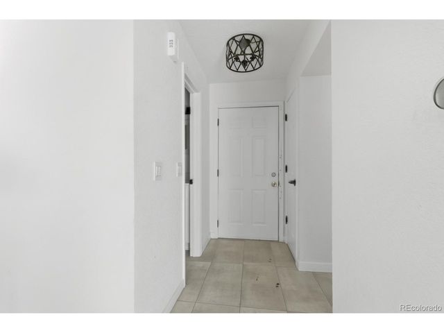20 S Nome St B, Aurora, CO 80012