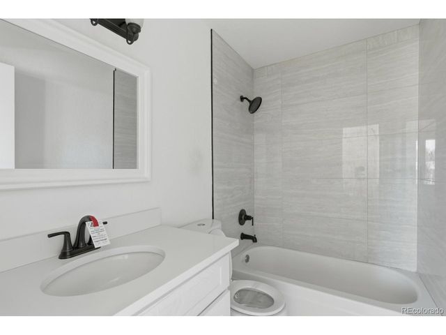 20 S Nome St B, Aurora, CO 80012