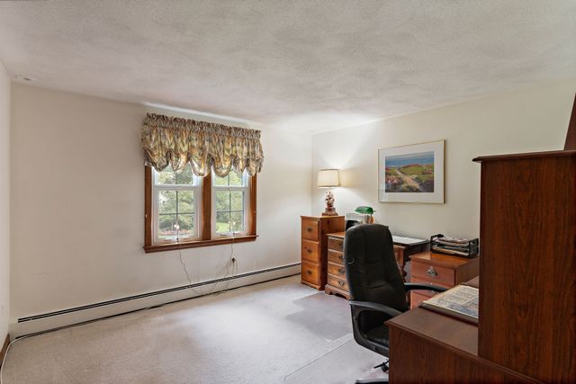 14 Huntingdon Rd, Lynnfield, MA 01940