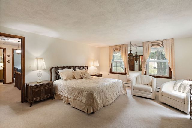 14 Huntingdon Rd, Lynnfield, MA 01940