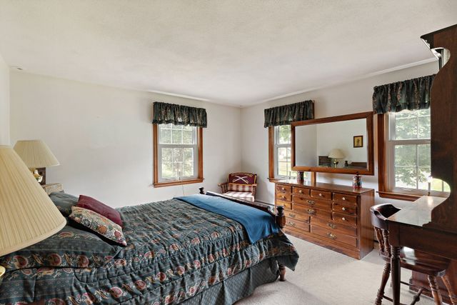 14 Huntingdon Rd, Lynnfield, MA 01940