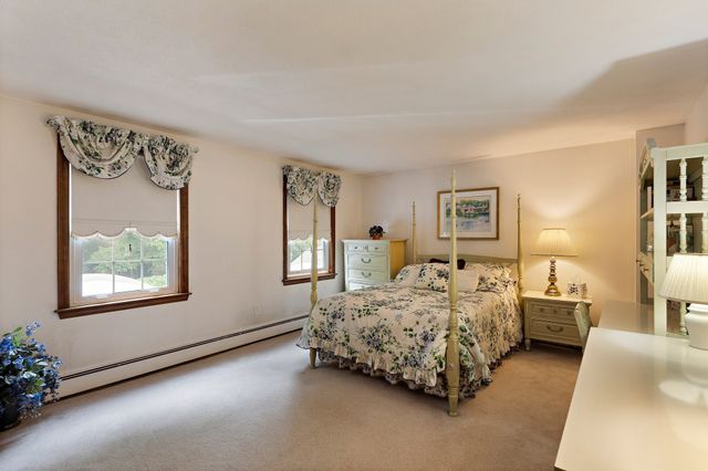 14 Huntingdon Rd, Lynnfield, MA 01940