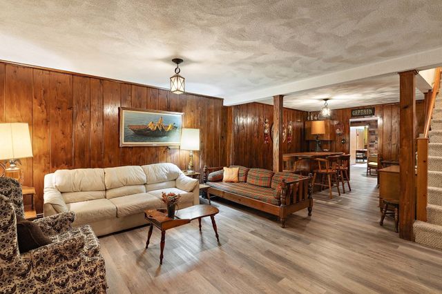 14 Huntingdon Rd, Lynnfield, MA 01940