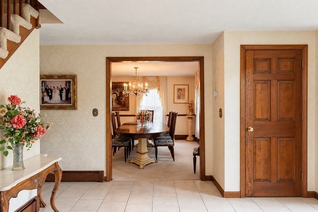 14 Huntingdon Rd, Lynnfield, MA 01940