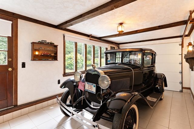 14 Huntingdon Rd, Lynnfield, MA 01940