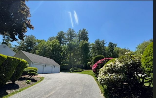 14 Huntingdon Rd, Lynnfield, MA 01940