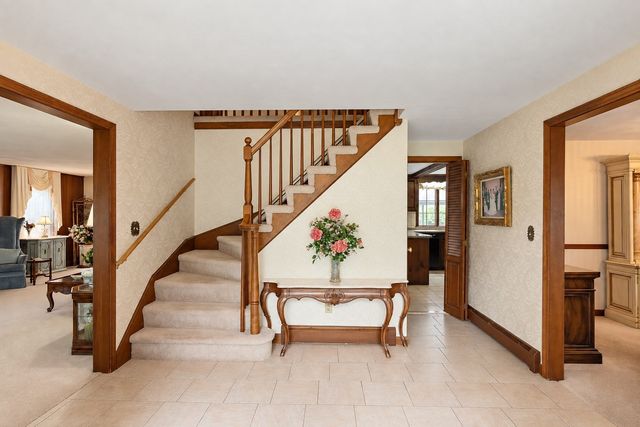 14 Huntingdon Rd, Lynnfield, MA 01940