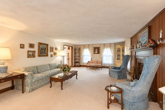 14 Huntingdon Rd, Lynnfield, MA 01940