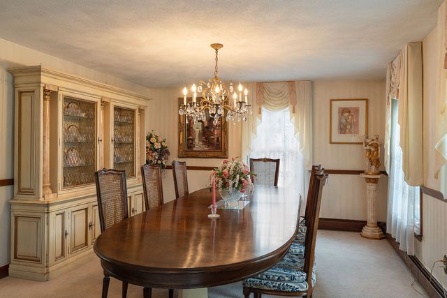 14 Huntingdon Rd, Lynnfield, MA 01940