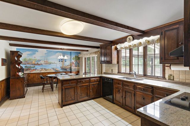 14 Huntingdon Rd, Lynnfield, MA 01940
