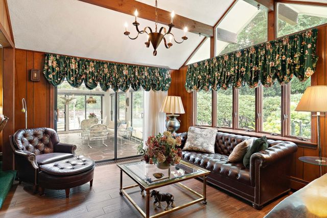 14 Huntingdon Rd, Lynnfield, MA 01940