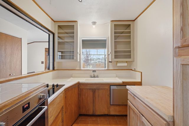 213 Harvard Drive SE, Albuquerque, NM 87106