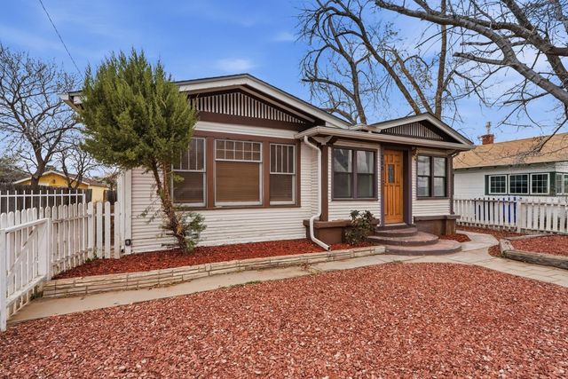 213 Harvard Drive SE, Albuquerque, NM 87106