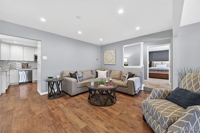 222 Dale Court, Ballwin, MO 63011