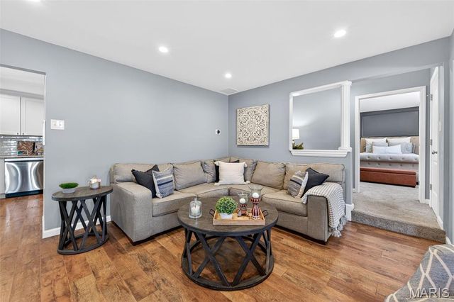 222 Dale Court, Ballwin, MO 63011