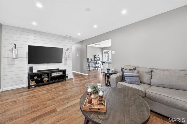 222 Dale Court, Ballwin, MO 63011