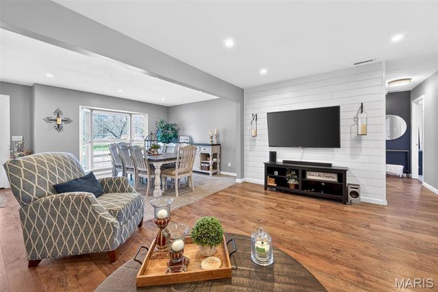 222 Dale Court, Ballwin, MO 63011