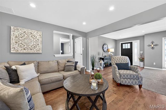 222 Dale Court, Ballwin, MO 63011